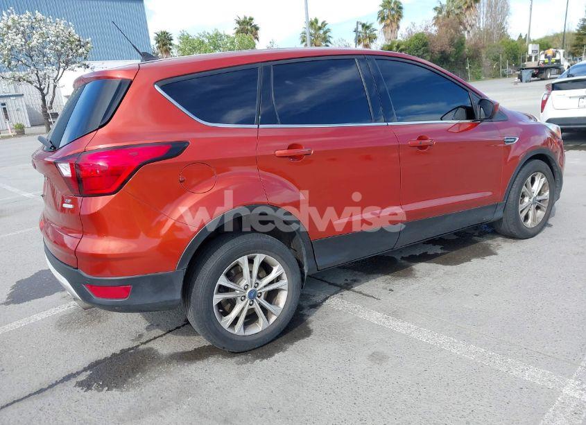 Photo 4 of 2019 Ford Escape SE (VIN 1FMCU0GD9KUB82007)