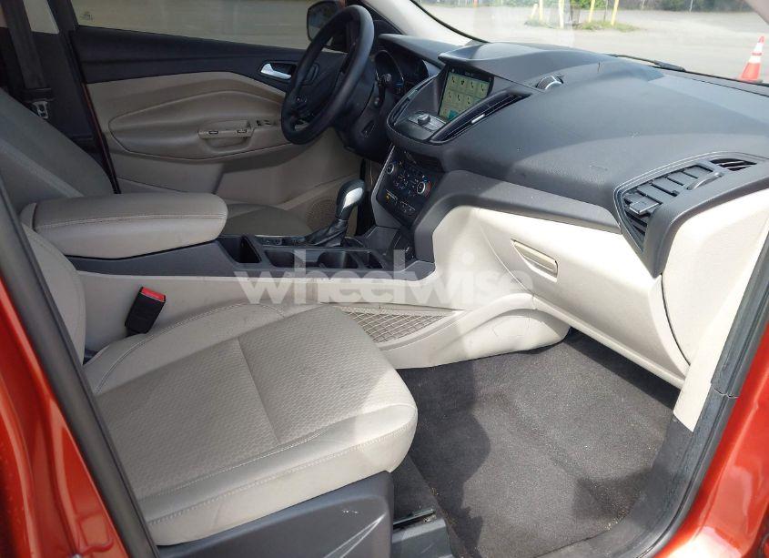 Photo 5 of 2019 Ford Escape SE (VIN 1FMCU0GD9KUB82007)