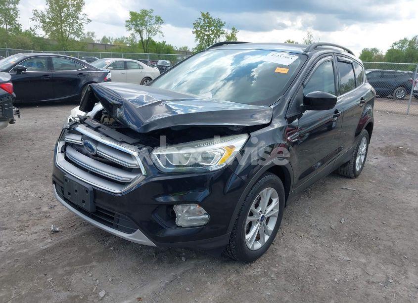 Photo 2 of 2017 Ford Escape SE (VIN 1FMCU0GDXHUA11274)