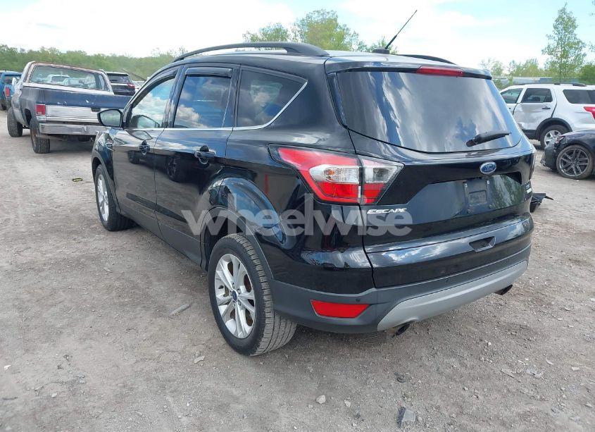Photo 3 of 2017 Ford Escape SE (VIN 1FMCU0GDXHUA11274)
