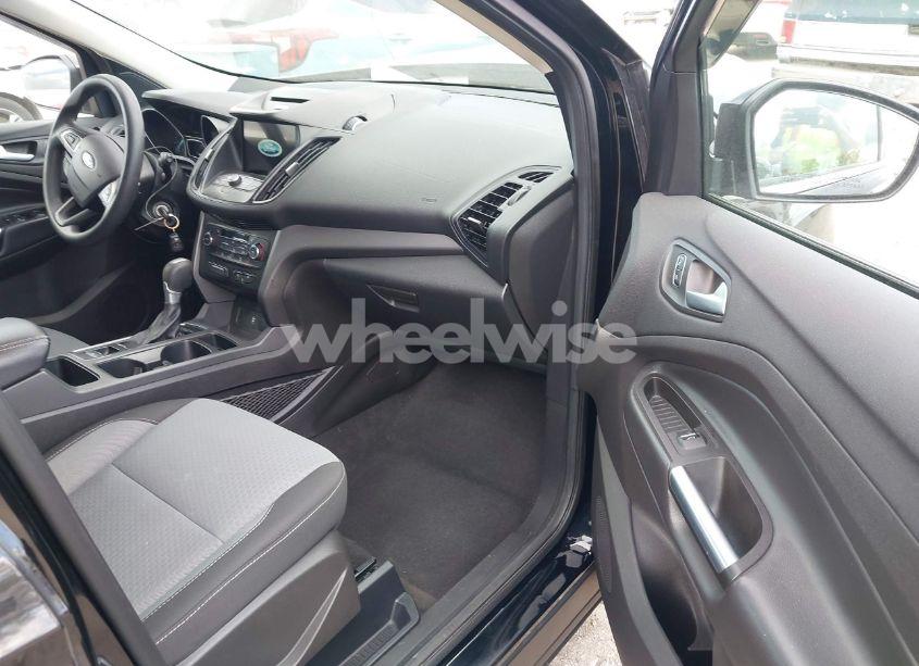 Photo 5 of 2017 Ford Escape SE (VIN 1FMCU0GDXHUA11274)