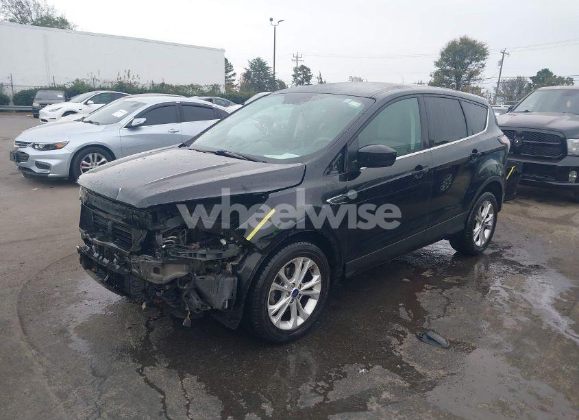 Photo 2 of 2017 Ford Escape SE (VIN 1FMCU0GDXHUA18953)