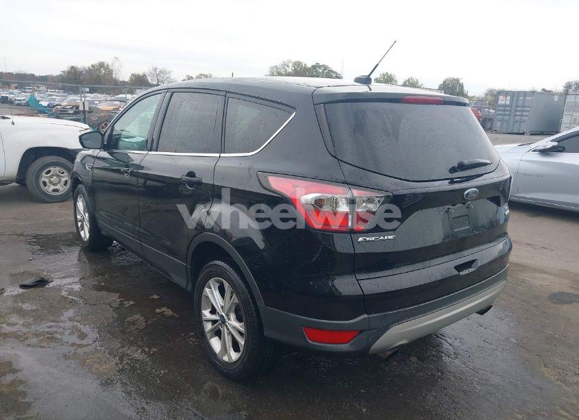 Photo 3 of 2017 Ford Escape SE (VIN 1FMCU0GDXHUA18953)