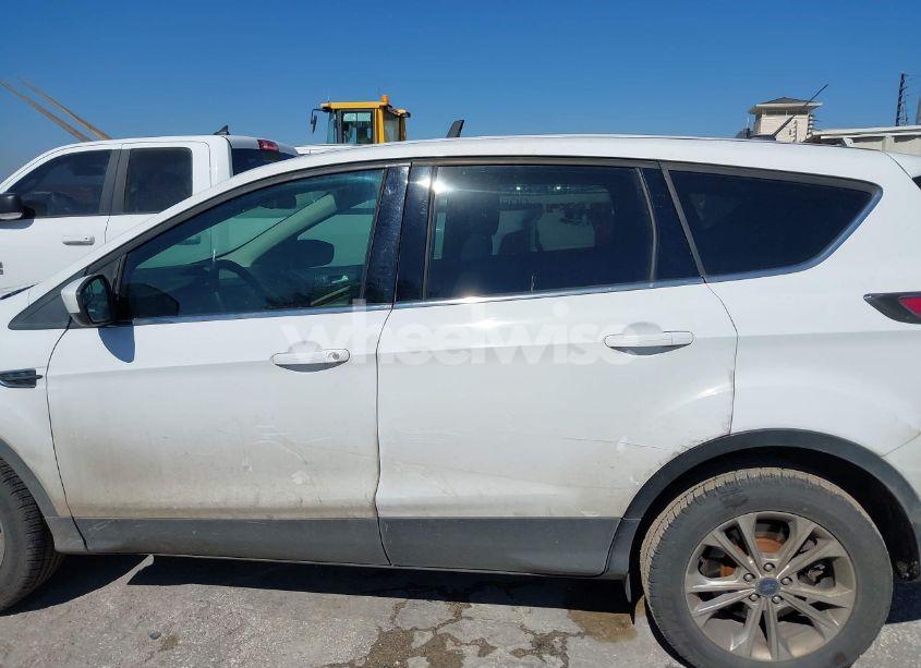 Photo 14 of 2017 Ford Escape SE (VIN 1FMCU0GDXHUA80806)