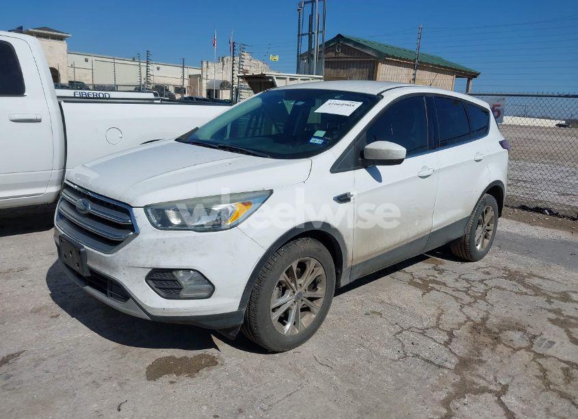Photo 2 of 2017 Ford Escape SE (VIN 1FMCU0GDXHUA80806)
