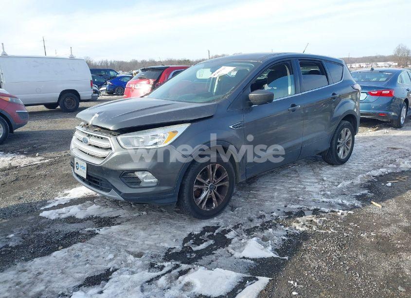 Photo 2 of 2017 Ford Escape SE (VIN 1FMCU0GDXHUB19233)