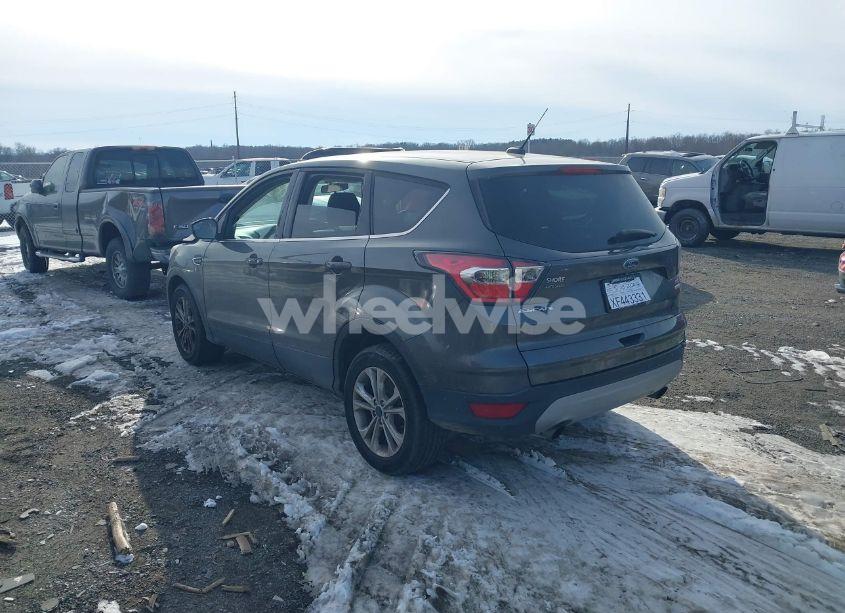 Photo 3 of 2017 Ford Escape SE (VIN 1FMCU0GDXHUB19233)