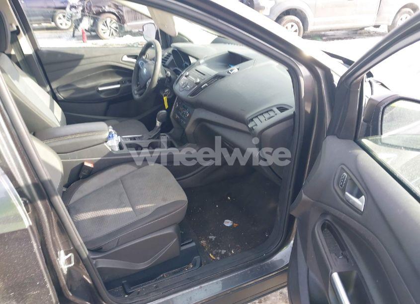 Photo 5 of 2017 Ford Escape SE (VIN 1FMCU0GDXHUB19233)