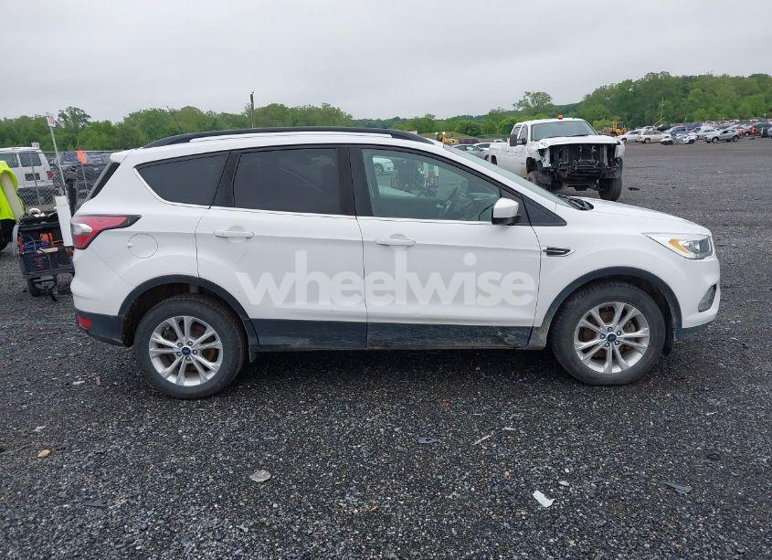 Photo 13 of 2017 Ford Escape SE (VIN 1FMCU0GDXHUB23895)