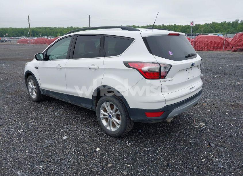 Photo 3 of 2017 Ford Escape SE (VIN 1FMCU0GDXHUB23895)