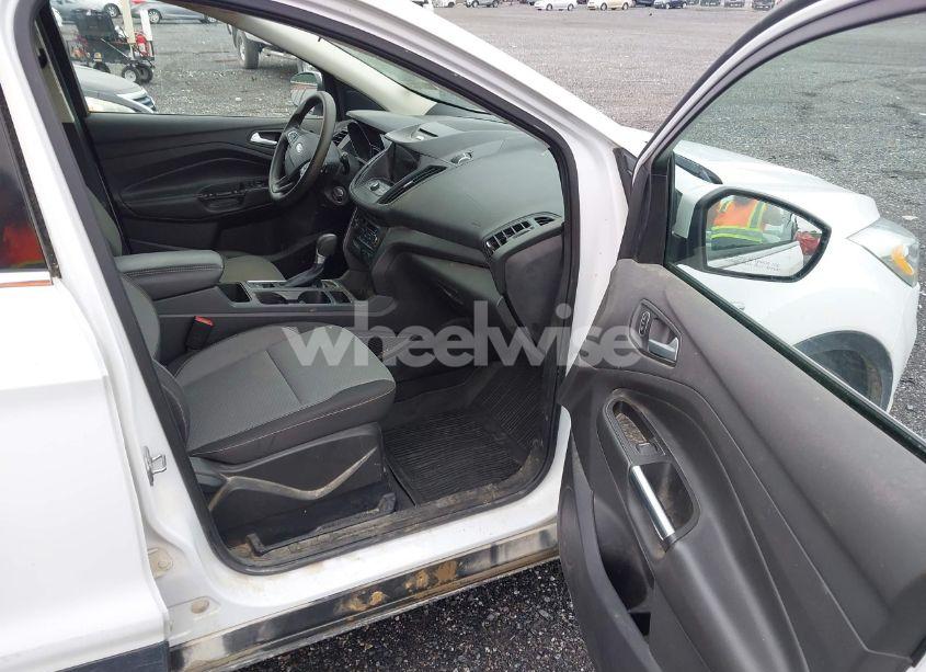 Photo 5 of 2017 Ford Escape SE (VIN 1FMCU0GDXHUB23895)