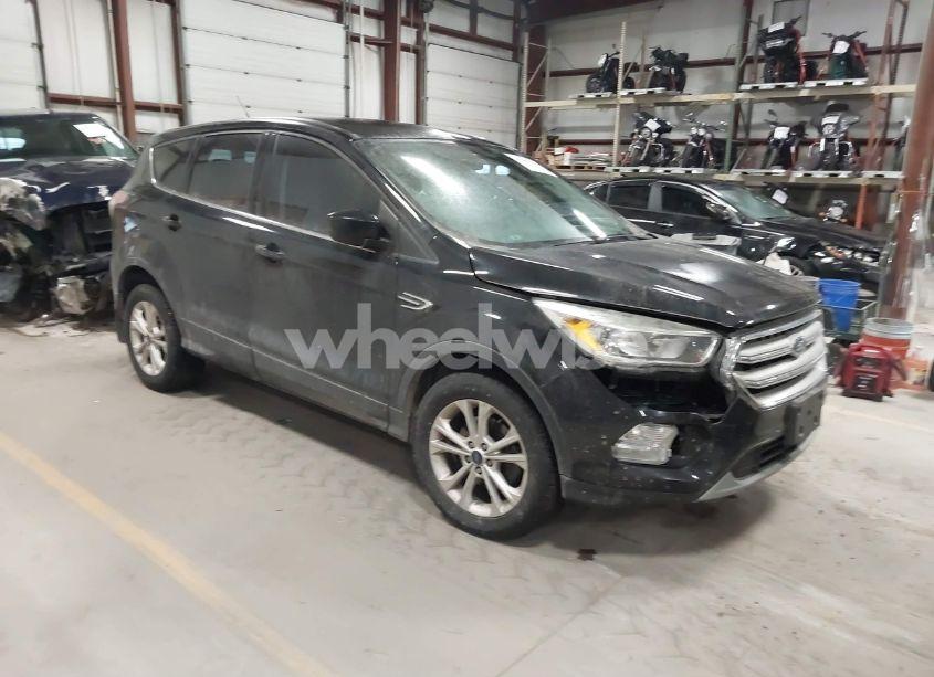 2017 Ford Escape SE (VIN 1FMCU0GDXHUB33116) main photo