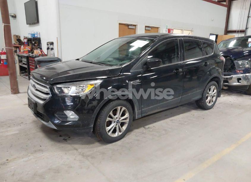Photo 2 of 2017 Ford Escape SE (VIN 1FMCU0GDXHUB33116)