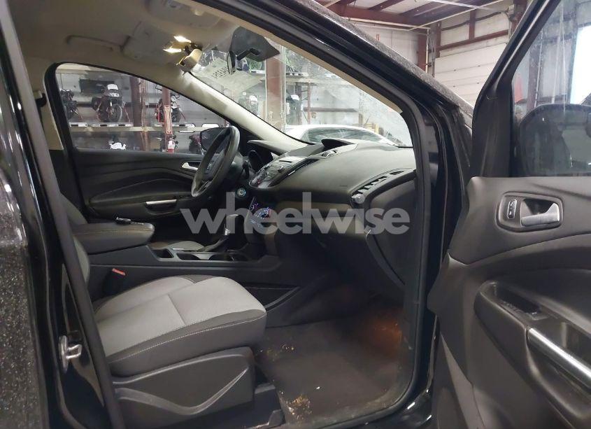 Photo 5 of 2017 Ford Escape SE (VIN 1FMCU0GDXHUB33116)