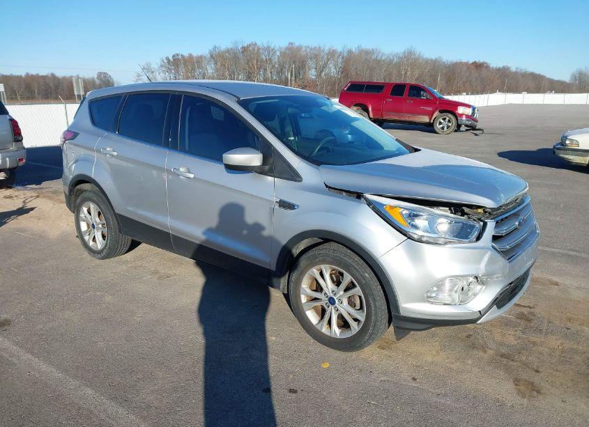 2017 Ford Escape SE (VIN 1FMCU0GDXHUB49087) main photo