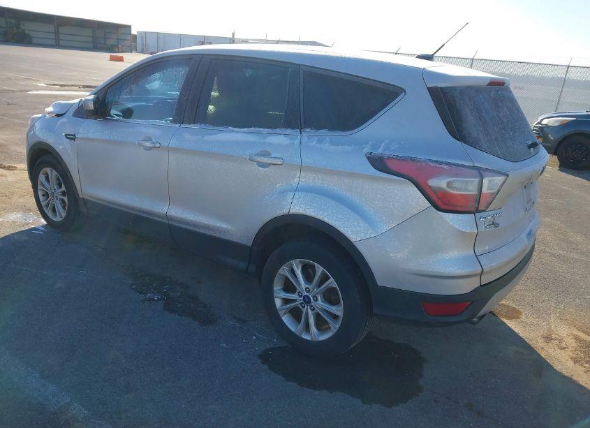 Photo 3 of 2017 Ford Escape SE (VIN 1FMCU0GDXHUB49087)