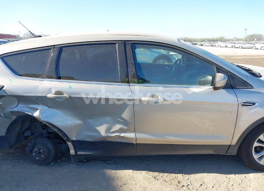 Photo 13 of 2017 Ford Escape SE (VIN 1FMCU0GDXHUB52328)