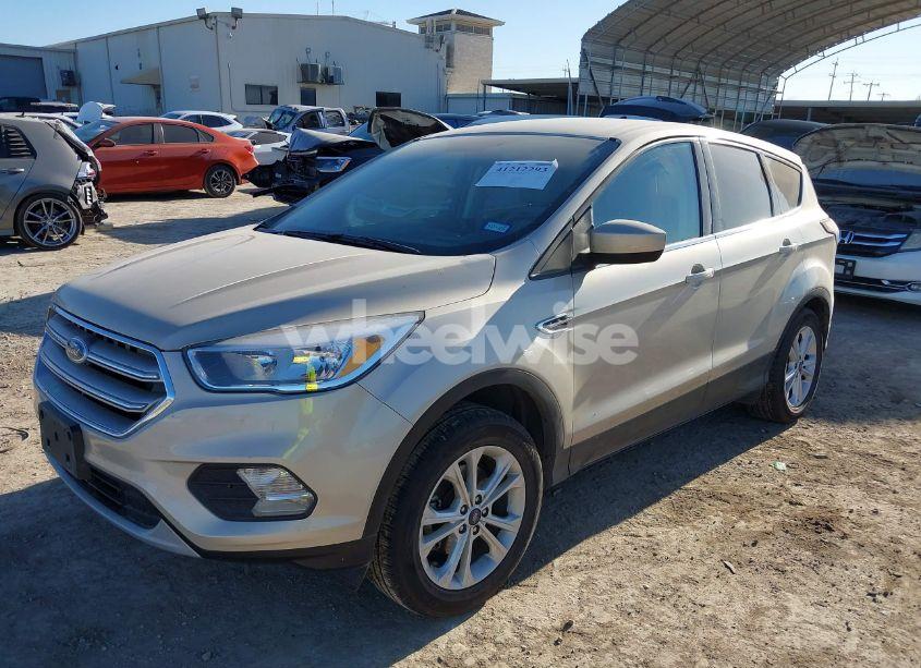 Photo 2 of 2017 Ford Escape SE (VIN 1FMCU0GDXHUB52328)