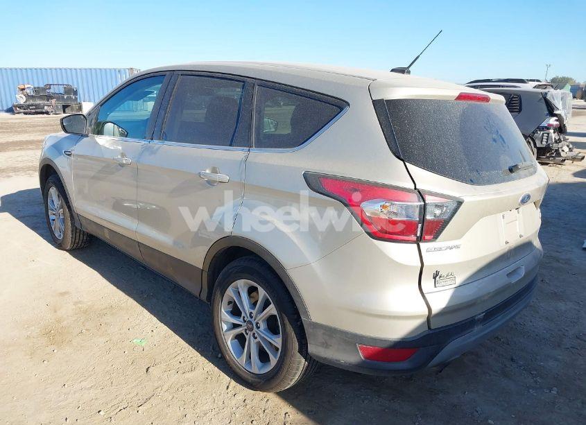 Photo 3 of 2017 Ford Escape SE (VIN 1FMCU0GDXHUB52328)