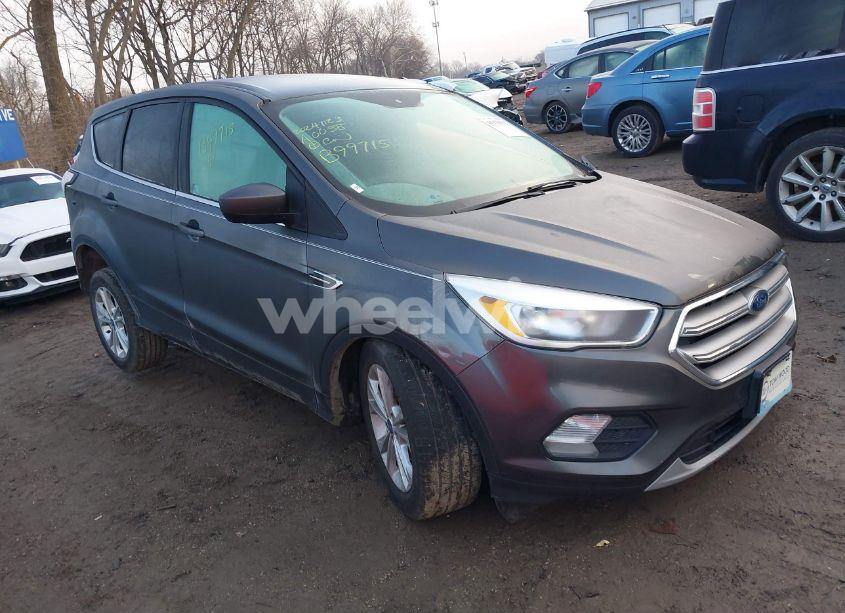 2017 Ford Escape SE (VIN 1FMCU0GDXHUB99715) main photo