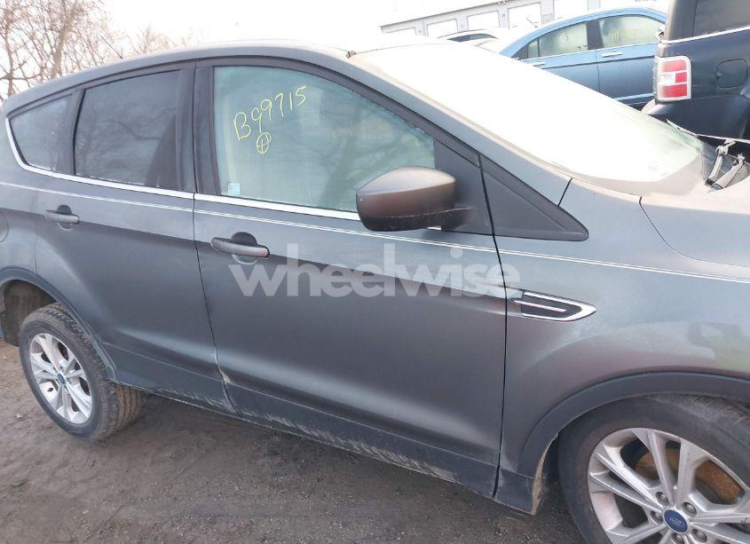 Photo 13 of 2017 Ford Escape SE (VIN 1FMCU0GDXHUB99715)