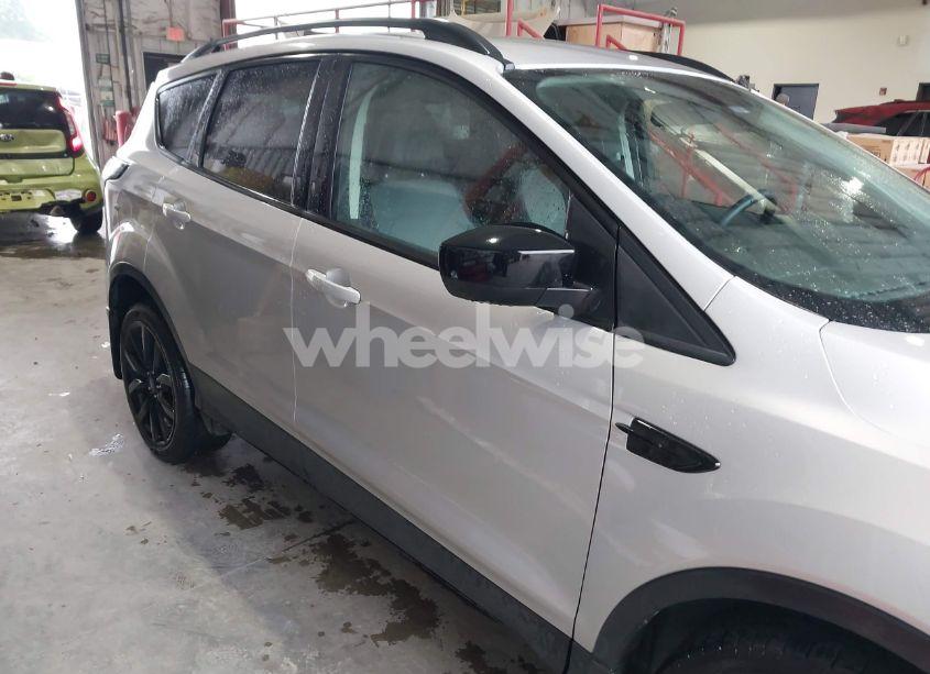 Photo 13 of 2017 Ford Escape SE (VIN 1FMCU0GDXHUC18120)