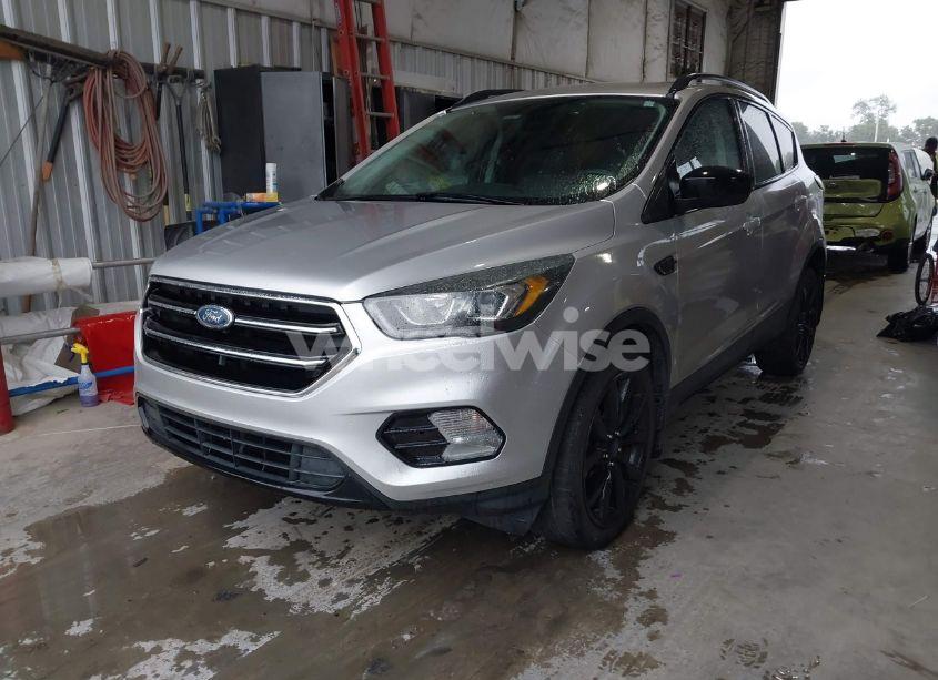 Photo 2 of 2017 Ford Escape SE (VIN 1FMCU0GDXHUC18120)