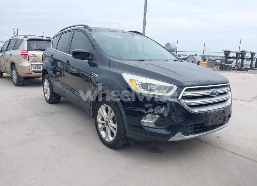 2017 Ford Escape SE (VIN 1FMCU0GDXHUC24693) main photo