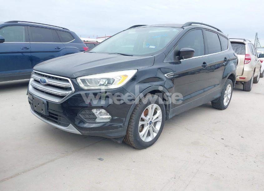 Photo 2 of 2017 Ford Escape SE (VIN 1FMCU0GDXHUC24693)