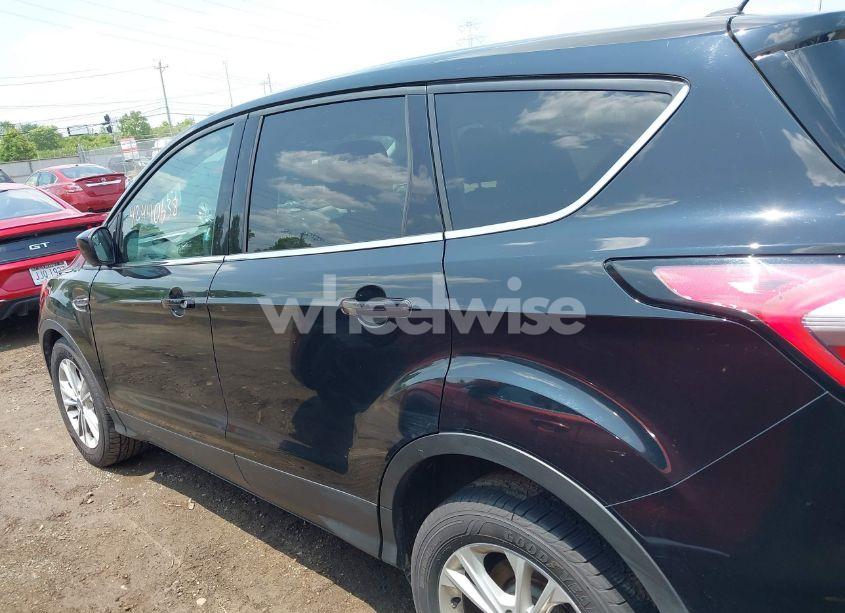 Photo 15 of 2017 Ford Escape SE (VIN 1FMCU0GDXHUC46418)