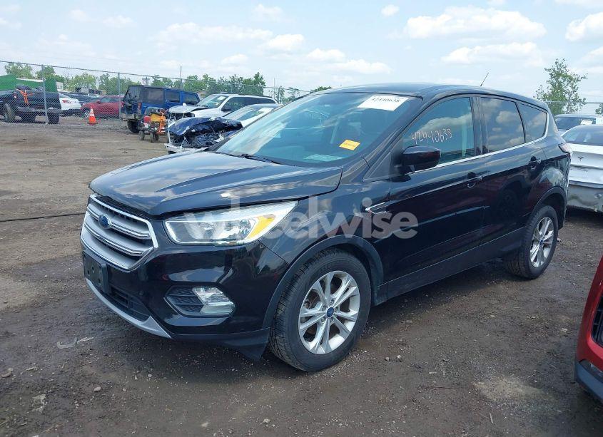 Photo 2 of 2017 Ford Escape SE (VIN 1FMCU0GDXHUC46418)