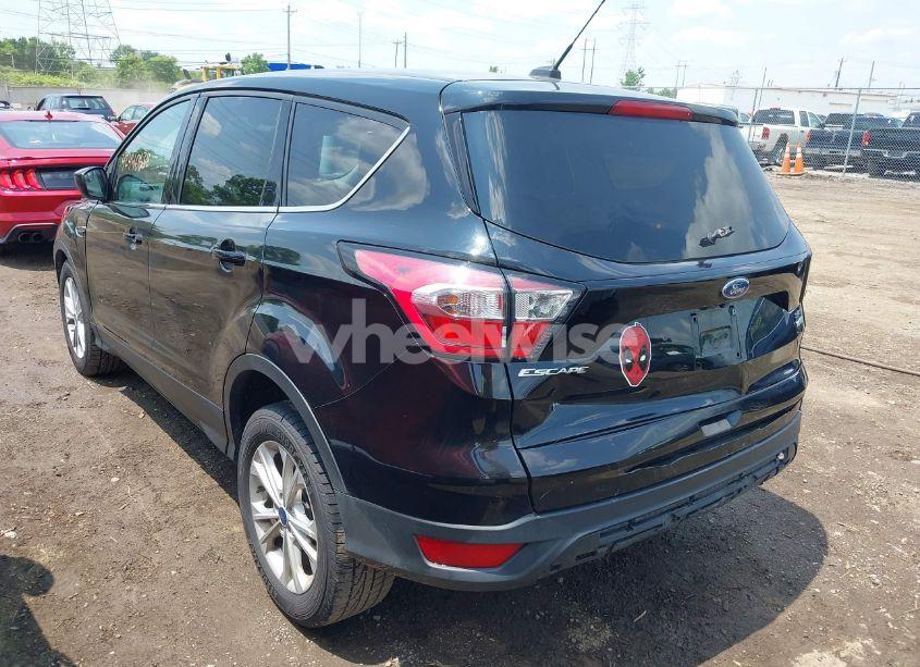 Photo 3 of 2017 Ford Escape SE (VIN 1FMCU0GDXHUC46418)