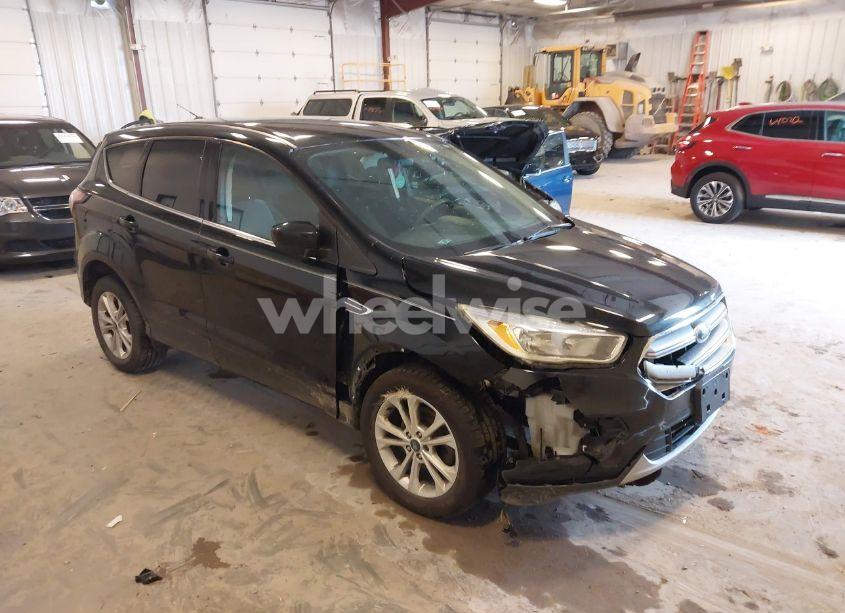 2017 Ford Escape SE (VIN 1FMCU0GDXHUD38581) main photo