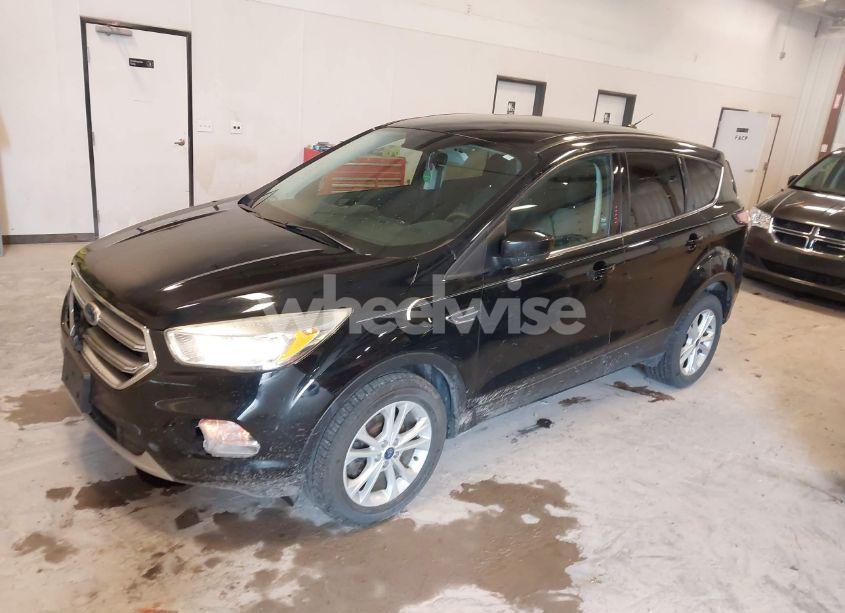 Photo 2 of 2017 Ford Escape SE (VIN 1FMCU0GDXHUD38581)