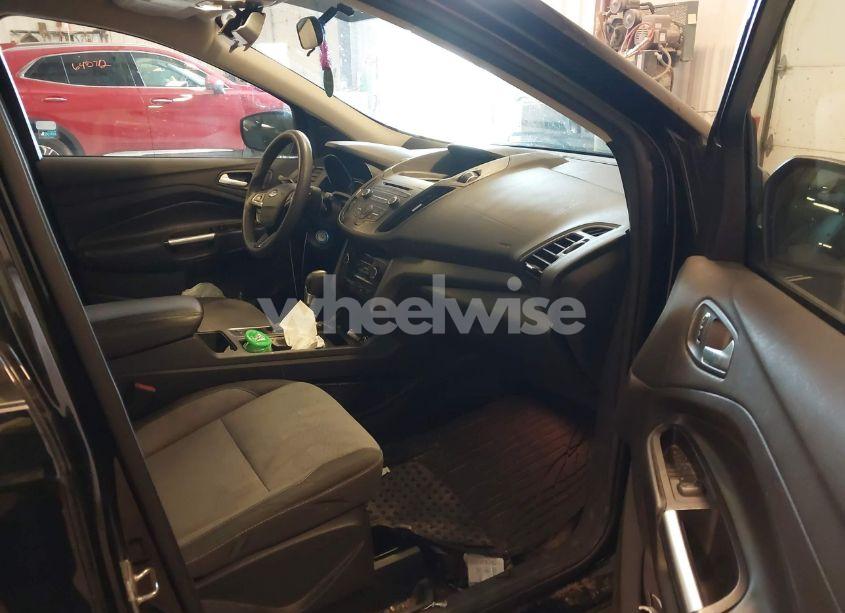 Photo 5 of 2017 Ford Escape SE (VIN 1FMCU0GDXHUD38581)