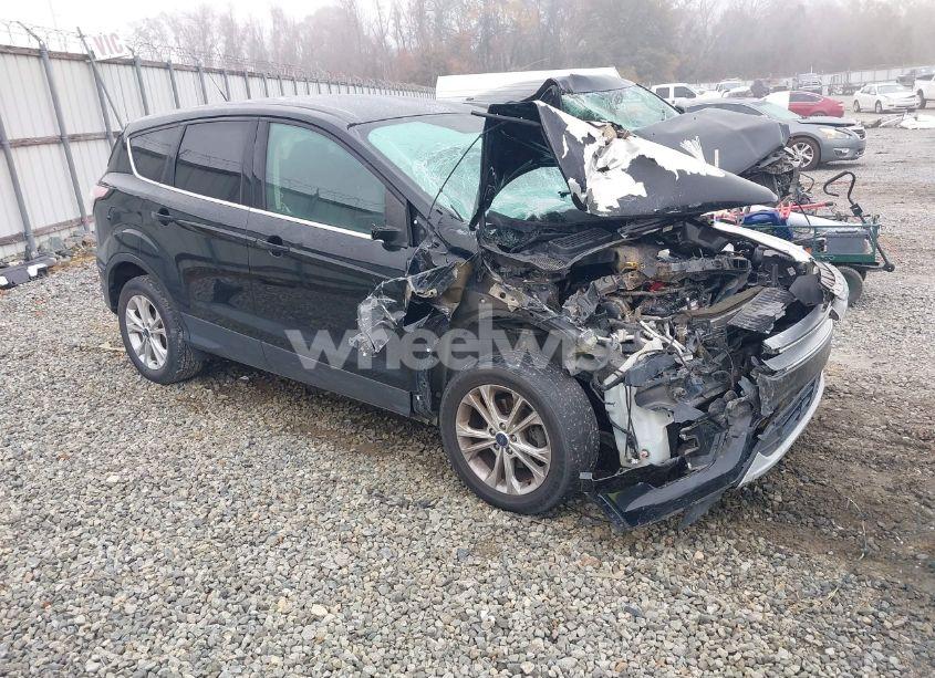 2017 Ford Escape SE (VIN 1FMCU0GDXHUD56708) main photo