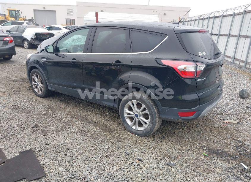 Photo 3 of 2017 Ford Escape SE (VIN 1FMCU0GDXHUD56708)