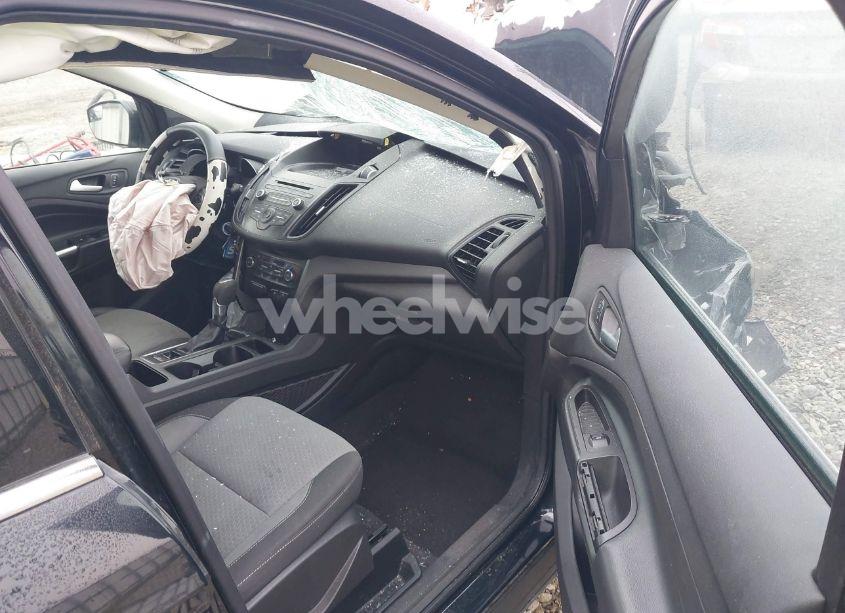 Photo 5 of 2017 Ford Escape SE (VIN 1FMCU0GDXHUD56708)