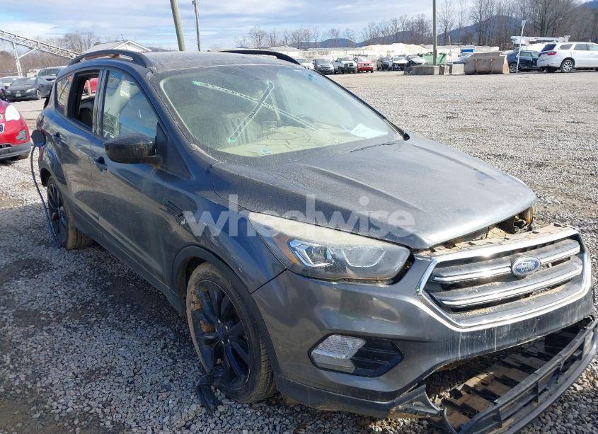 2017 Ford Escape SE (VIN 1FMCU0GDXHUD81527) main photo