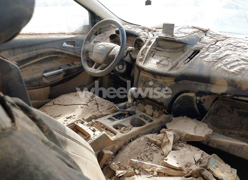 Photo 5 of 2017 Ford Escape SE (VIN 1FMCU0GDXHUD81527)