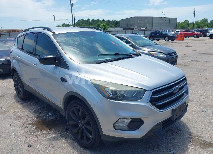 2017 Ford Escape SE (VIN 1FMCU0GDXHUE07298) main photo