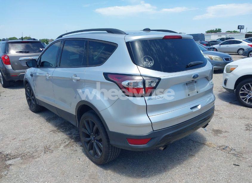 Photo 3 of 2017 Ford Escape SE (VIN 1FMCU0GDXHUE07298)