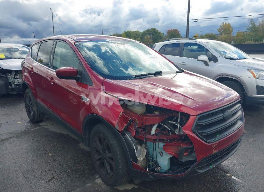 2017 Ford Escape SE (VIN 1FMCU0GDXHUE57098) main photo