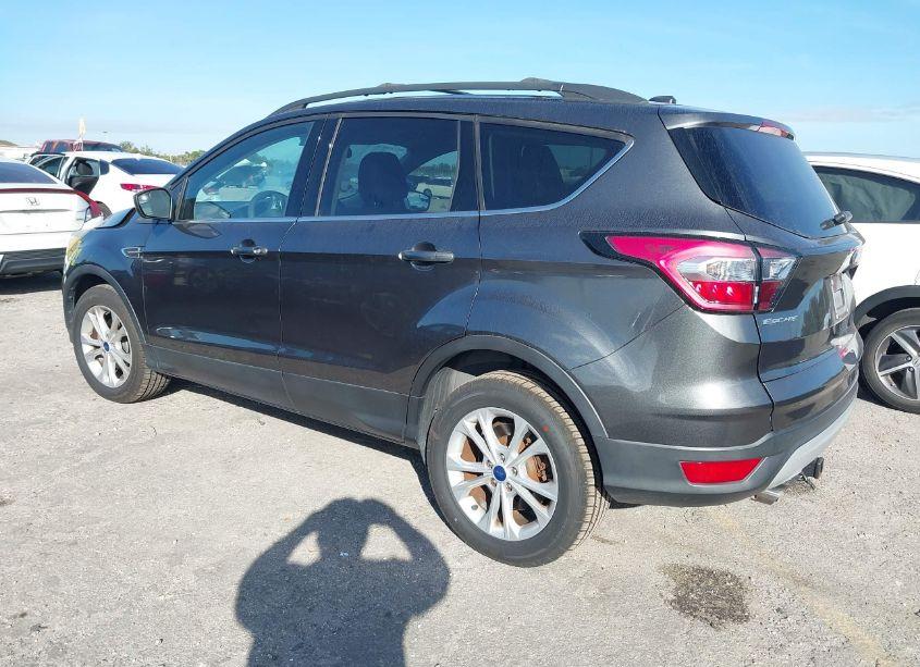 Photo 3 of 2017 Ford Escape SE (VIN 1FMCU0GDXHUE69705)