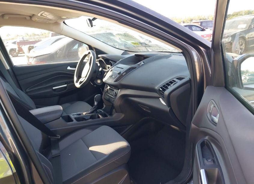 Photo 5 of 2017 Ford Escape SE (VIN 1FMCU0GDXHUE69705)