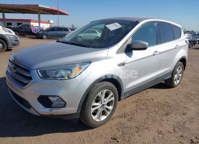 Photo 2 of 2017 Ford Escape SE (VIN 1FMCU0GDXHUE92207)