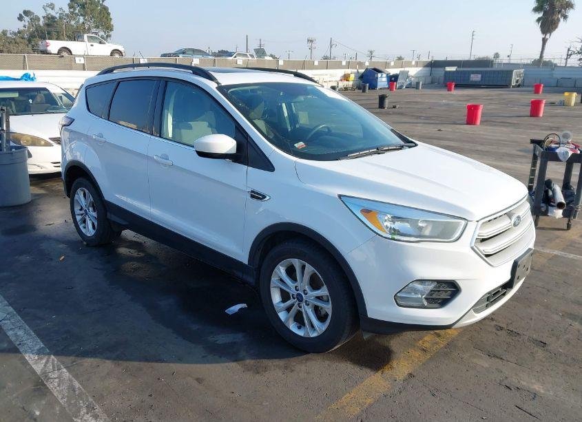 2018 Ford Escape SE (VIN 1FMCU0GDXJUA43339) main photo