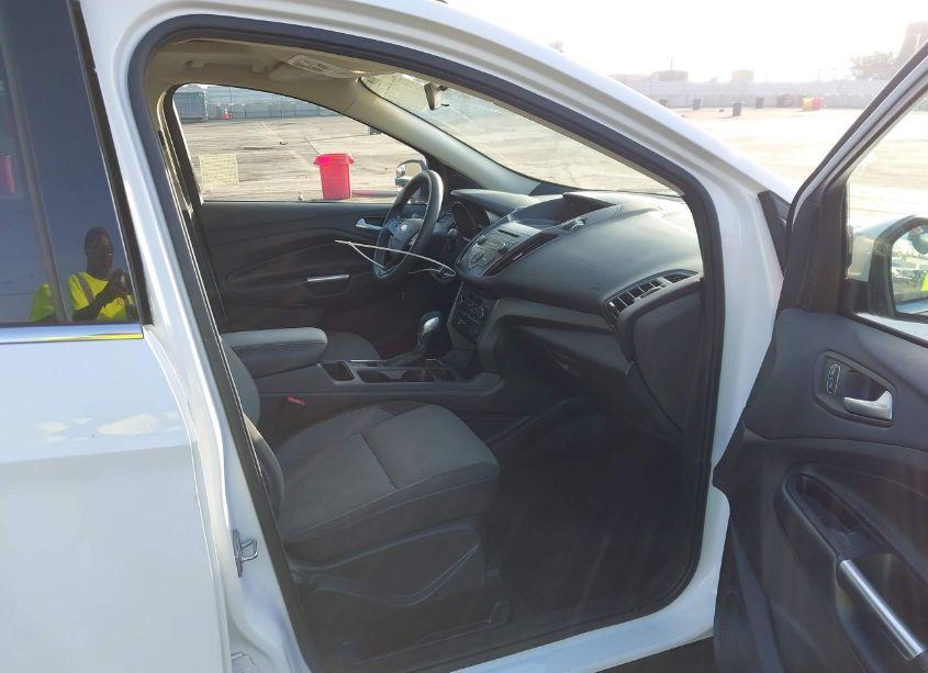 Photo 5 of 2018 Ford Escape SE (VIN 1FMCU0GDXJUA43339)