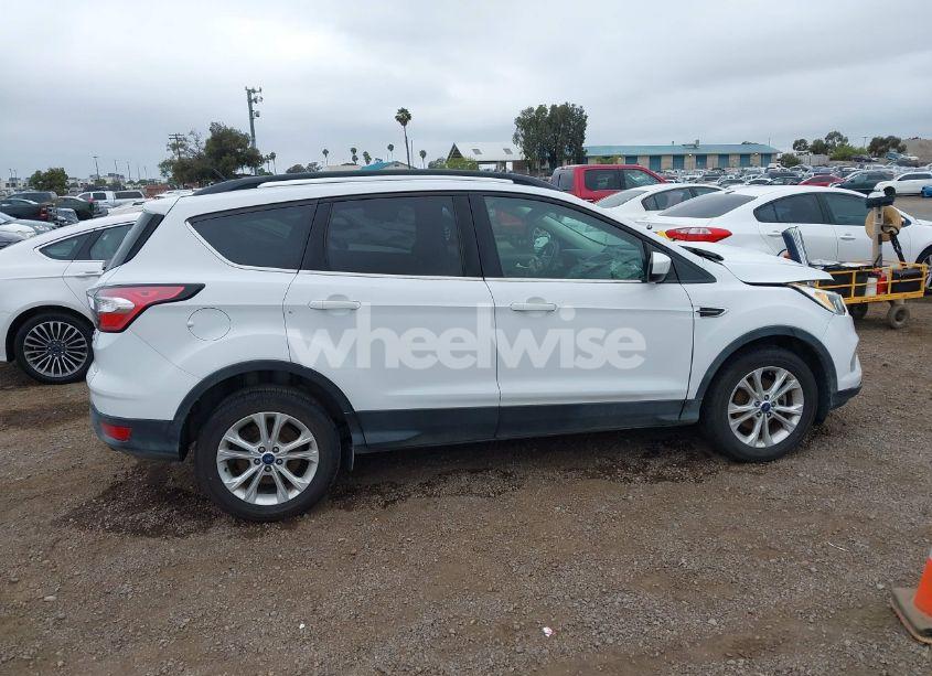 Photo 13 of 2018 Ford Escape SE (VIN 1FMCU0GDXJUA85915)
