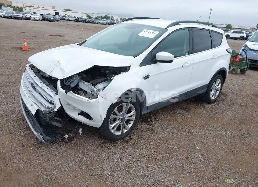 Photo 2 of 2018 Ford Escape SE (VIN 1FMCU0GDXJUA85915)